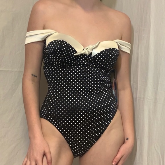 Vintage Other - vintage NWT 1980’s does 1950’s one piece swimsuit